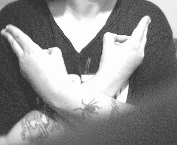 Posizione delle braccia per aprire il chakra del cuore